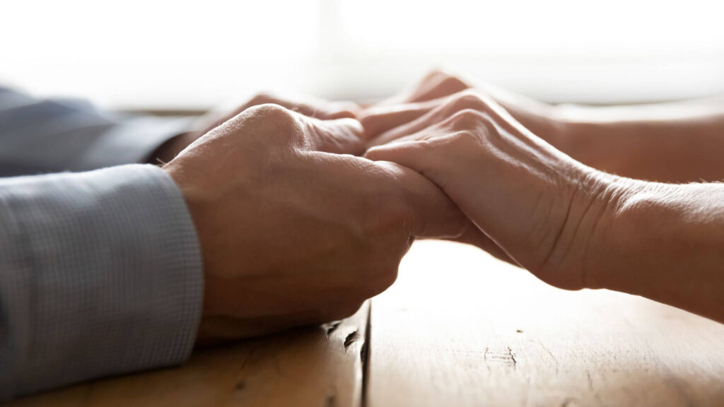 Ayuda a personas mayores de 80 años